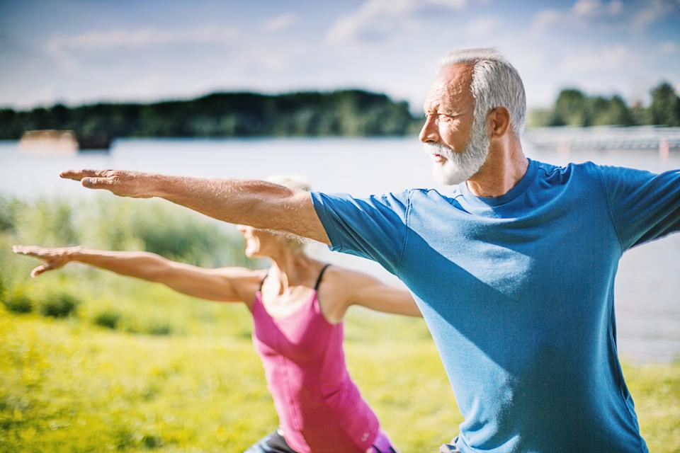 Individuals earning less than $ 125,000 per year or married couples who jointly apply and earn less than $ 198,000 can contribute up to $ 6,000 per year (or $ 7,000 if they are 50 or older) with a Roth IRA.  (Photo: Getty)